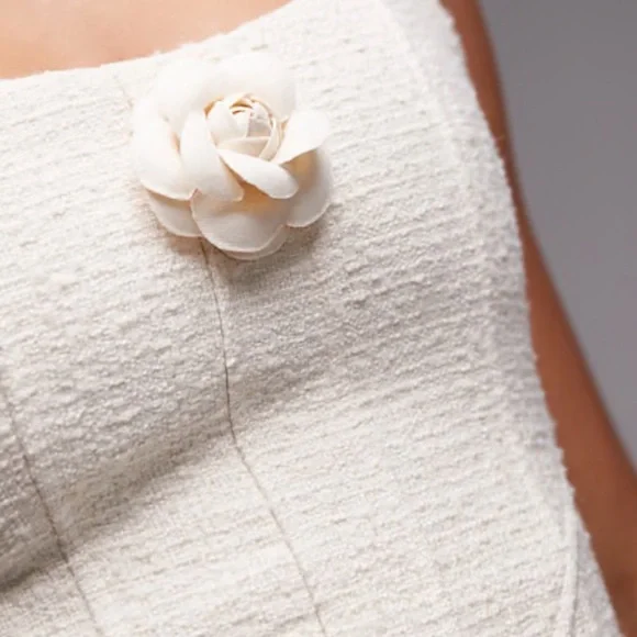 Heiress Beverly Hills cream boucle flower mini dress - Picture 5 of 5